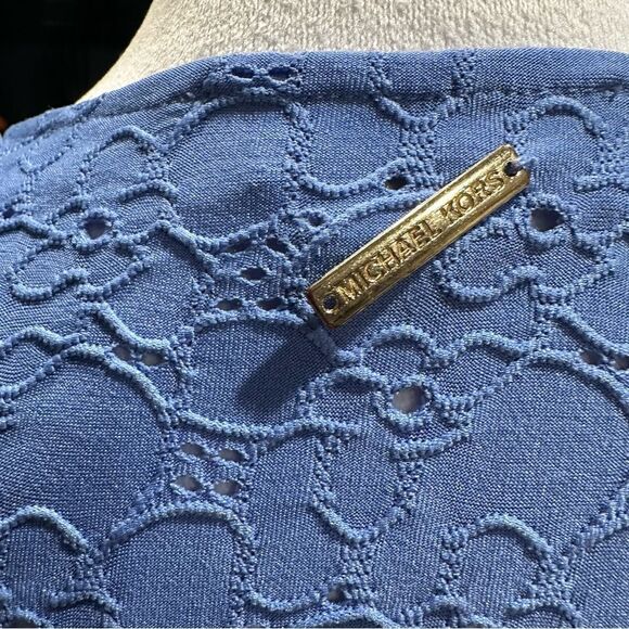 Michael Kors Blue Floral Textured Flutter Sleeve Blouse Size Medium - Picture 10 of 11